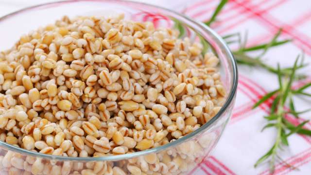 Какая польза и вред перловки, и из чего ее делают