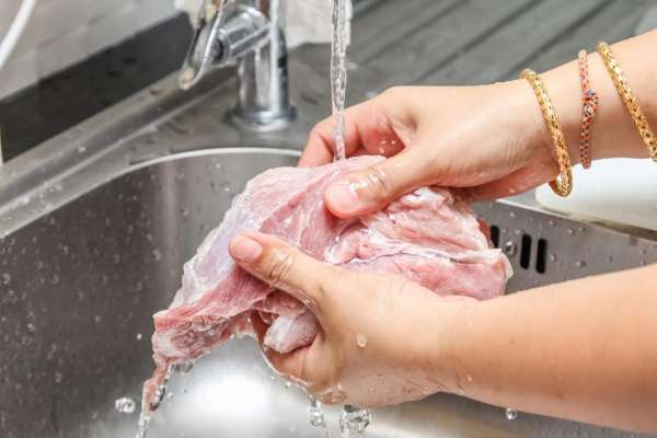 Почему некоторые продукты не рекомендуется мыть перед приготовлением