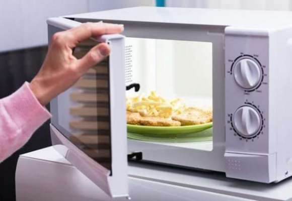 Продукты, которые не стоит подогревать в микроволновке: что взрывается под воздействием микроволн