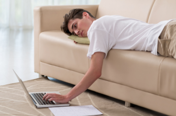 В каких случаях лень может быть симптомом серьезного заболевания: причины и последствия