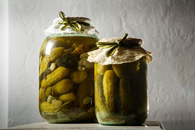 Маринованные огурцы с куркумой на зиму0