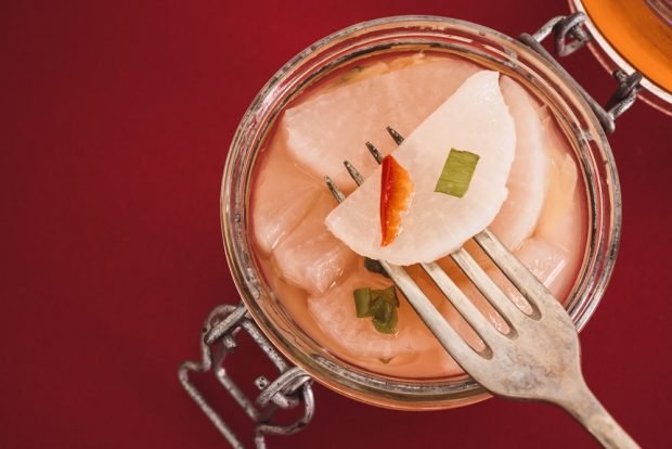 Маринованный дайкон слайсами Маринованный дайкон слайсами0