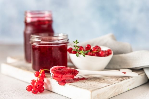 Варенье из ирги и красной смородины0